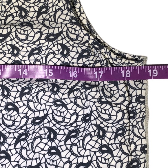 Halogen Notch Detail Black & White Paisley Sleeveless Blouse - Small - Picture 5 of 8